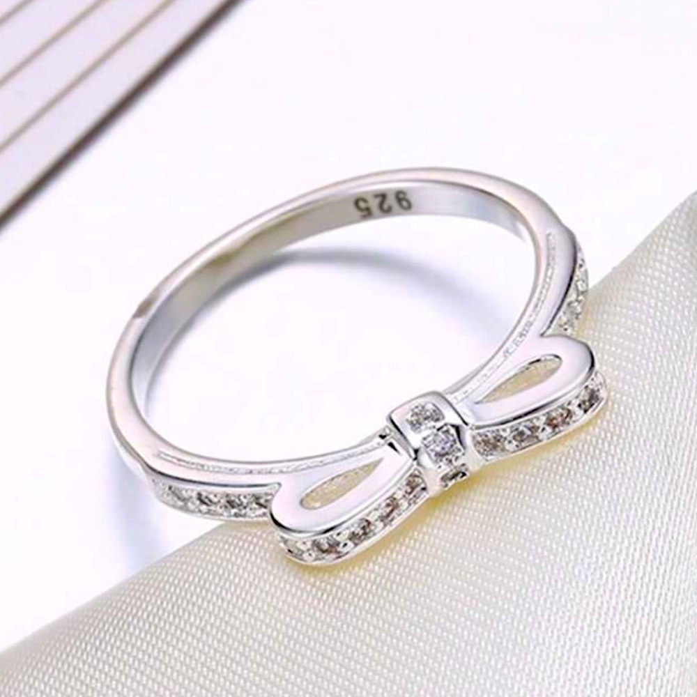 925 sterling Silver elegant Bow Ring with moissanite diamonds NWT - Picture 4 of 8